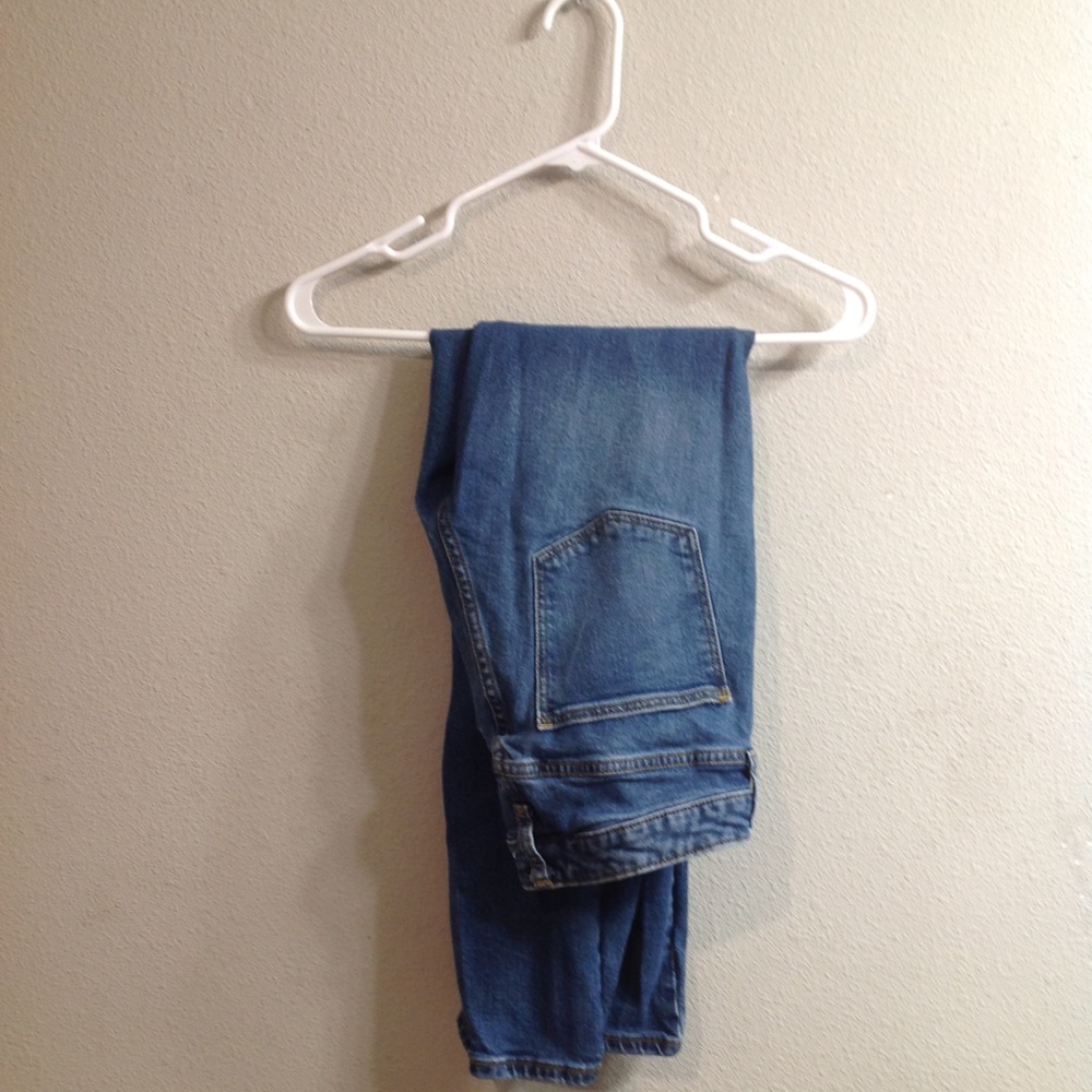 Universal Thread Distressed Straight Jeans